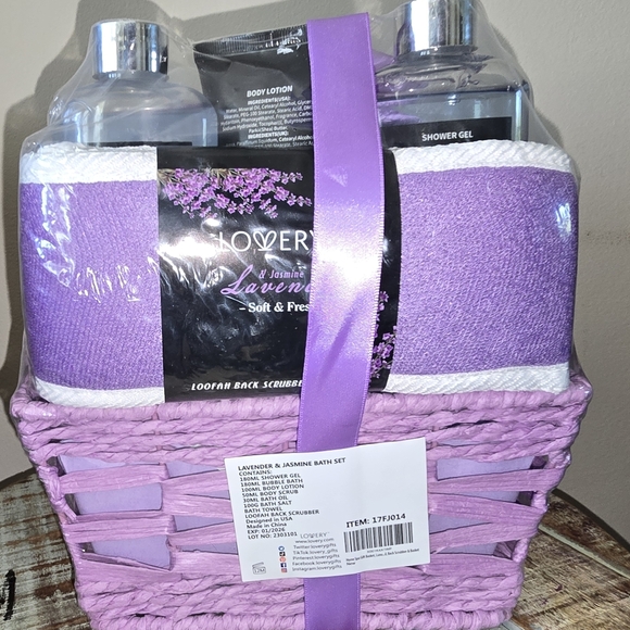 NWT LOVERY: Lavender & Jasmine Spa Bath Gift Set - 9Pc Relaxation Kit, Unopened - Picture 6 of 10
